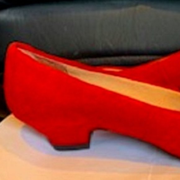 Vanna White Red Suede Leather Shoes Pump Heels Slip On Sz: 6 1/2 - Picture 2 of 5